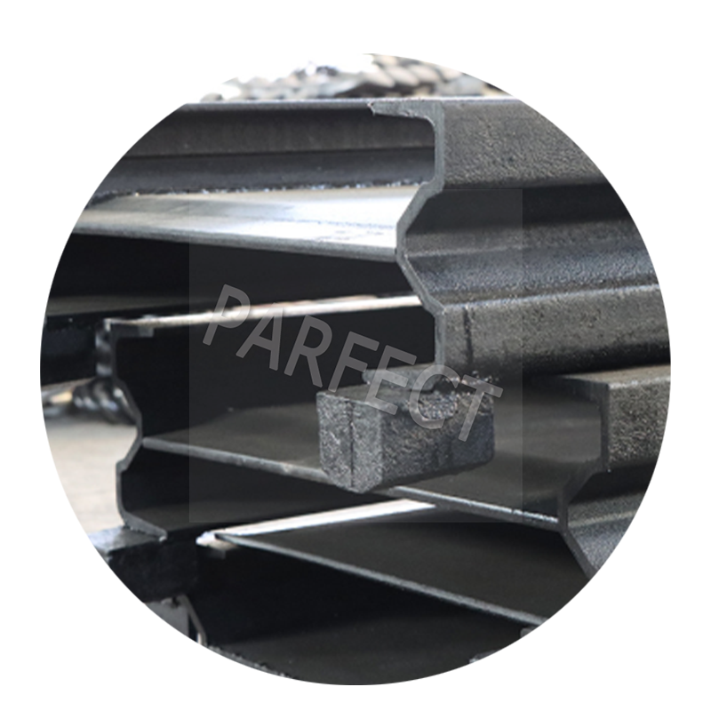 Coal mine scraper conveyor